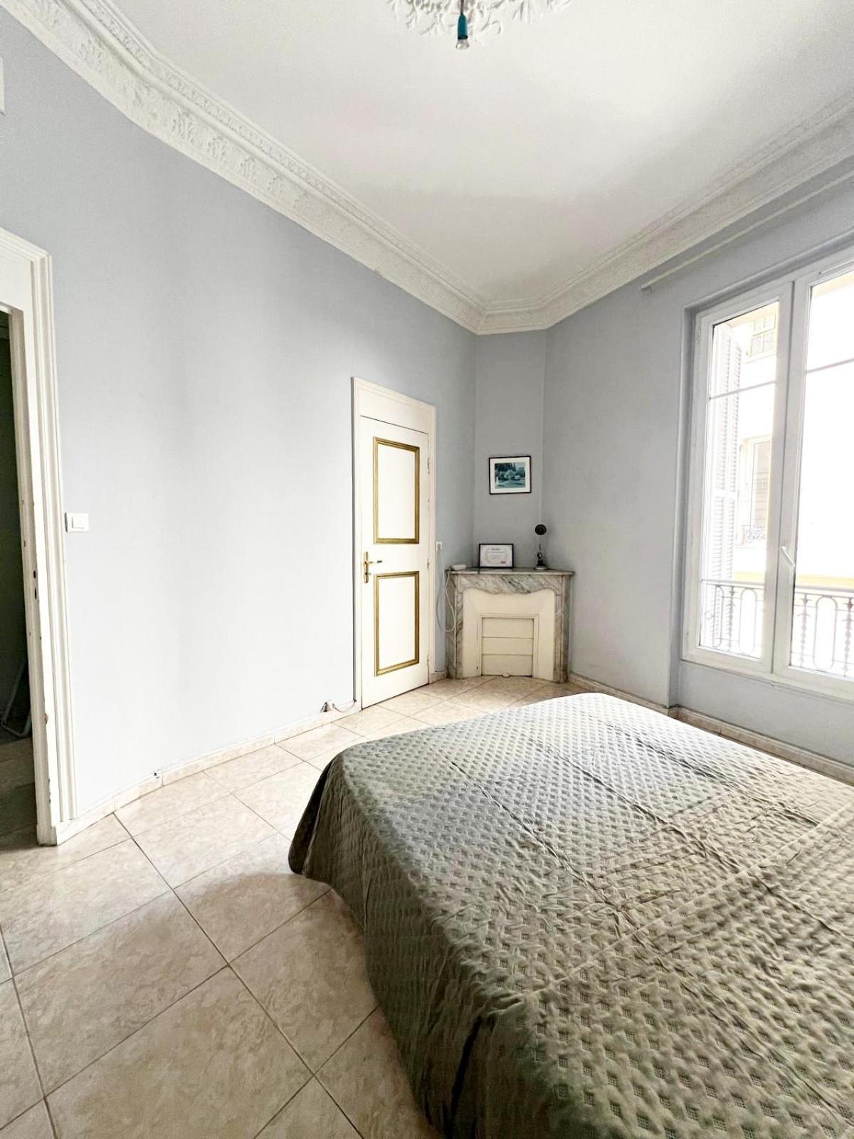 T5 Spacieux Centre Apartment *